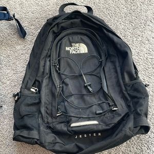 Woman’s north face jester backpack black